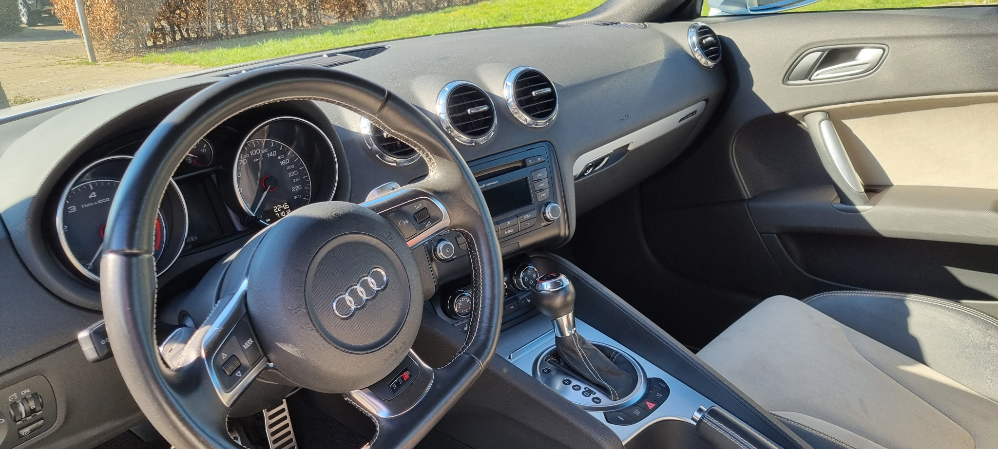 Audi TTS cockpit