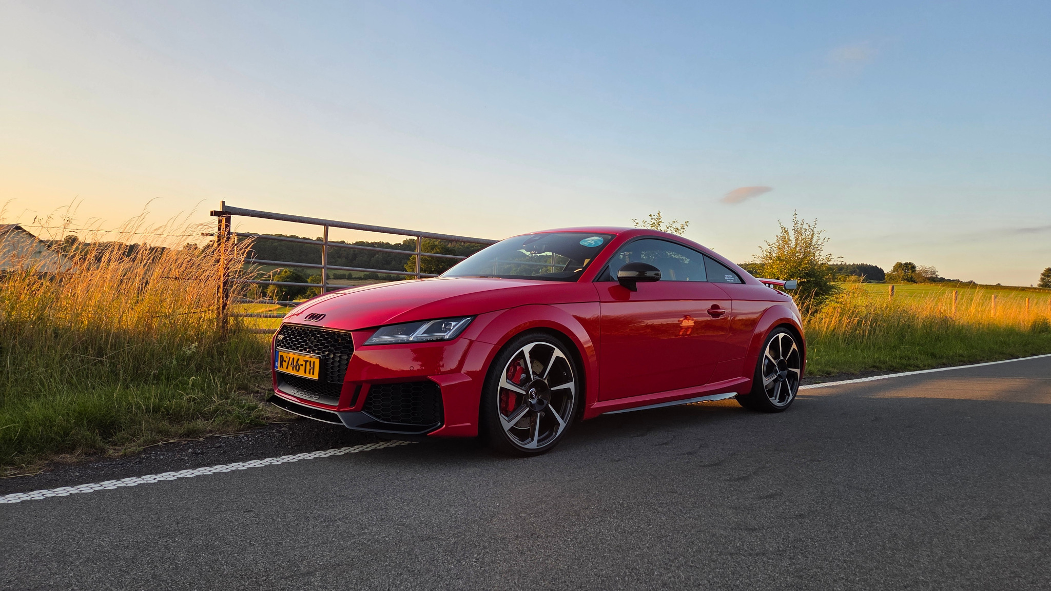 2022 Audi TT RS van Marco tijdens golden hour